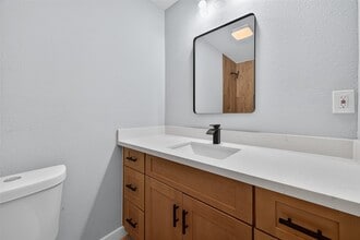 Building Photo - 627 Edgebrook Dr