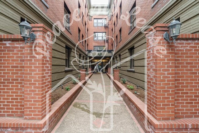 Photo - 2109 NW Irving St Apartment