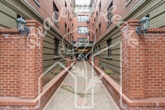 Building Photo - 2109 NW Irving St