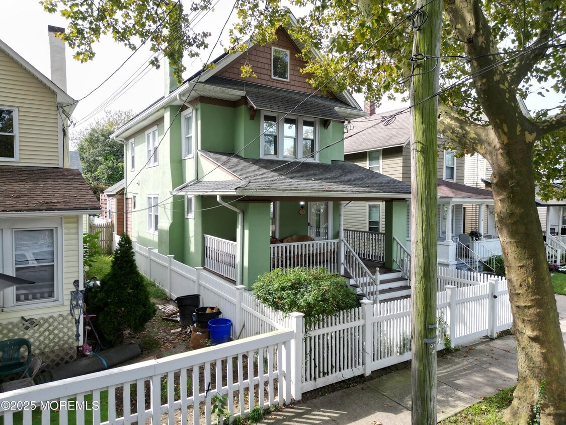 Building Photo - 1112 Summerfield Ave