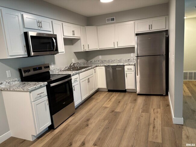 Foto del edificio - 1646 W 42nd St