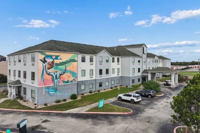 Building Photo - Gruene Pointe
