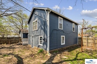 Building Photo - 802 S Everett St