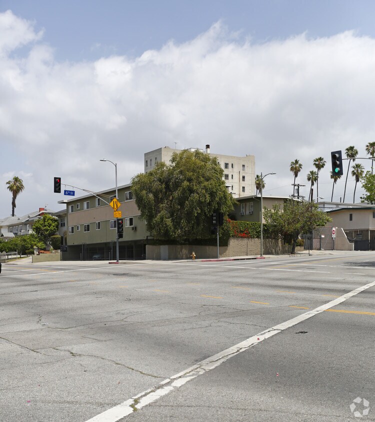 Foto del edificio - 4125 W 6th St