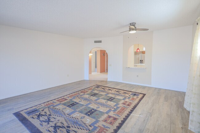 Building Photo - 1060 W Calle De Pitahaya