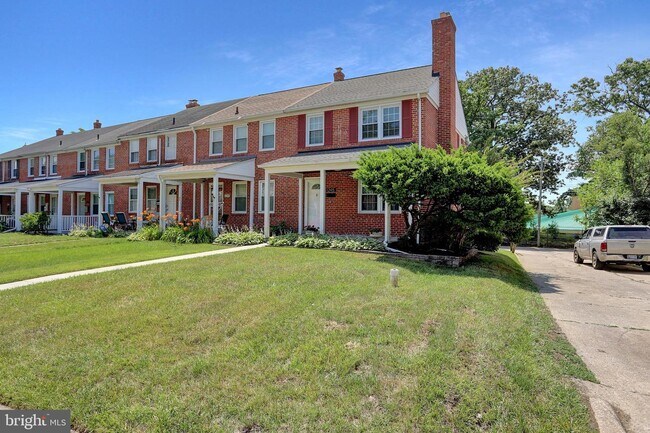 Building Photo - 1245 Meridene Dr