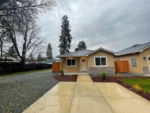 Building Photo - 410 4th St