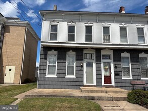 Building Photo - 37 S Chestnut St