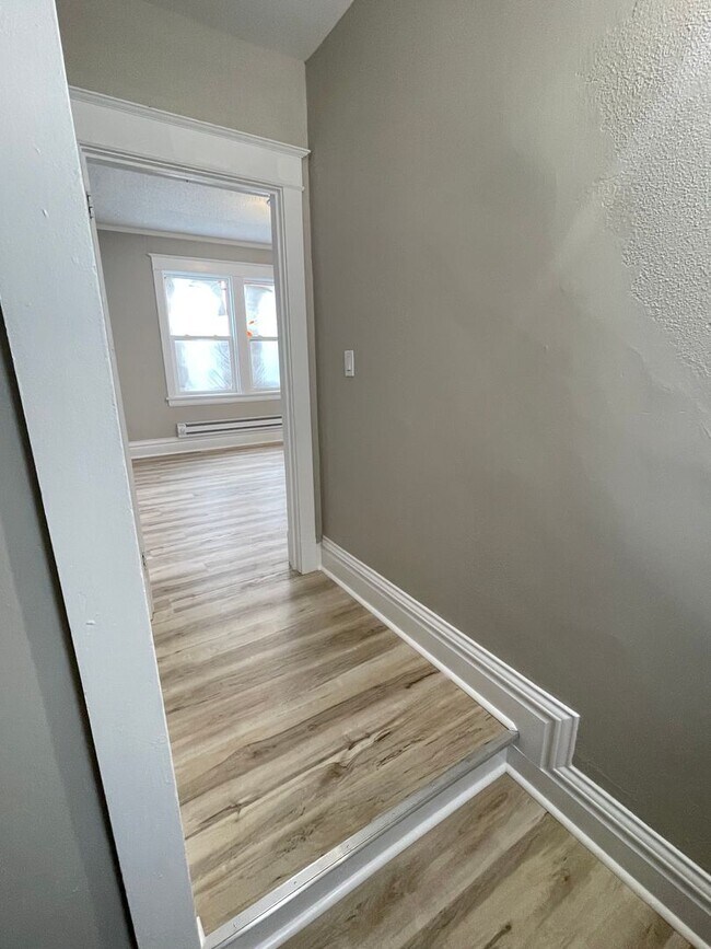 Foto del edificio - 611 E 6th St