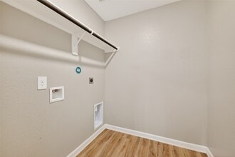 Building Photo - 5403 Tourmaline Wy