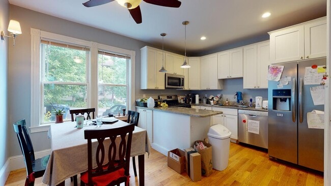 Building Photo - 273 Lamartine St