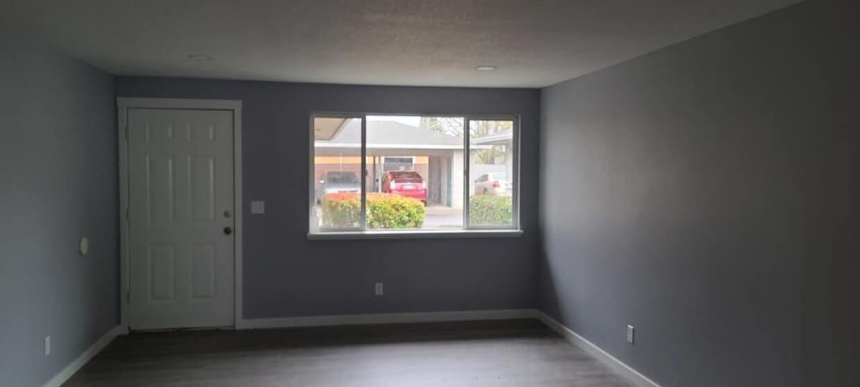 Foto del edificio - RENT SPECIAL $450.00 off Newly Remodeled 2...