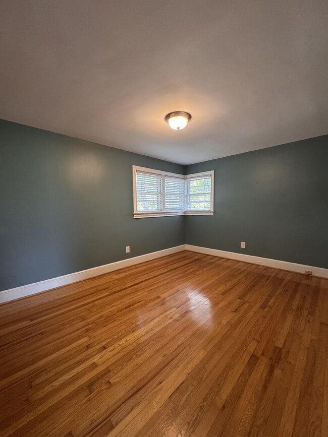 Building Photo - Charming 2-Bed Bungalow Near Downtown Gree...