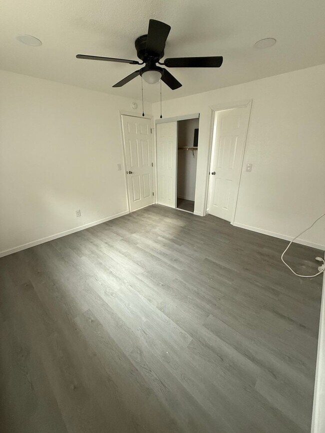 Building Photo - 232 W Barbara St