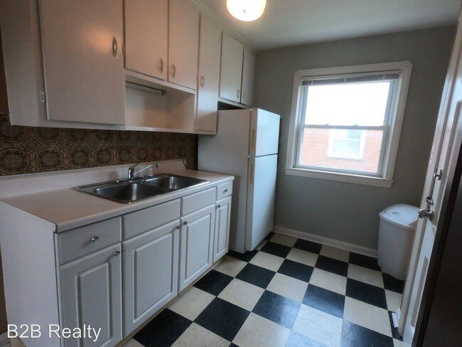 Building Photo - 2 br, 1 bath Apartment - 4536 W 150th St