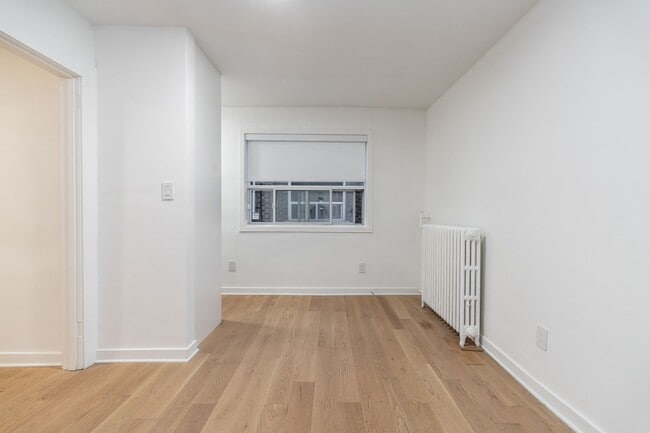 Building Photo - 28 Balmoral Avenue