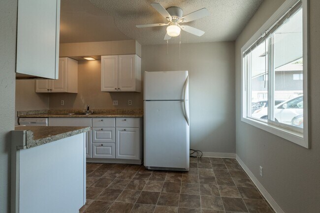 Foto del edificio - Charming 2 Bedrooms 1 Bath -Apartment -Vancouver School District-Skyview High School