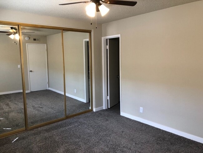 Foto del edificio - Airy 2 Bedroom 2 Bath with Front Patio