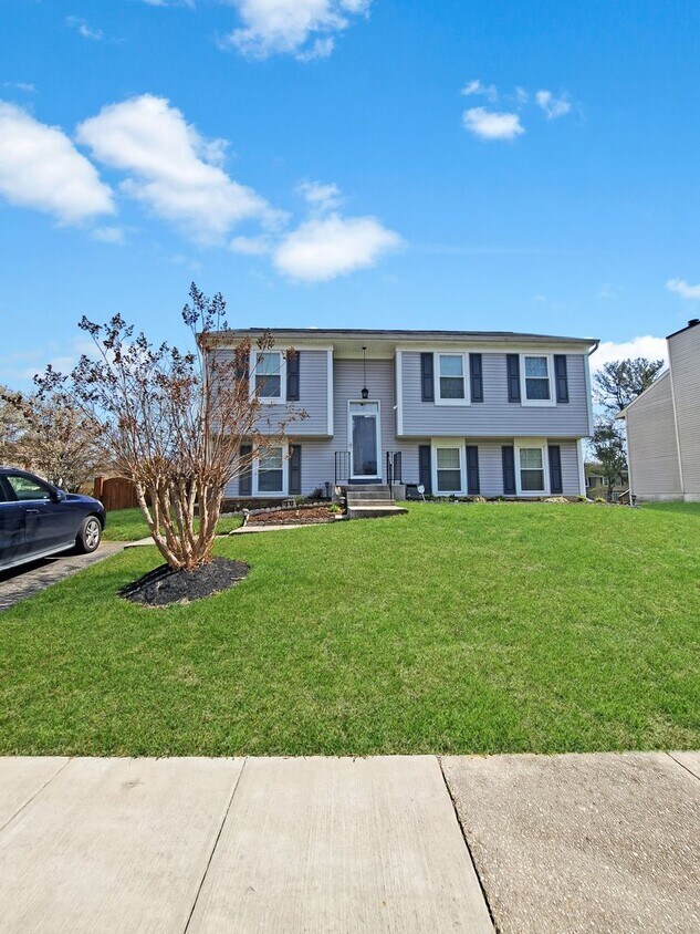 Primary Photo - Spacious 2 Level SFH in Bowie with Modern ...