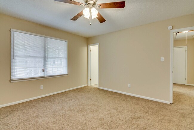 Foto del edificio - Beautiful one story home close to 520