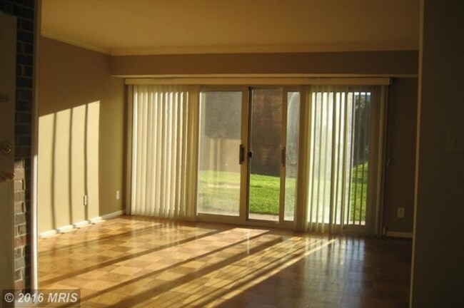 Foto del edificio - 6036 Westchester Park Dr