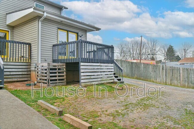 Foto del edificio - 580 Fairview Rd