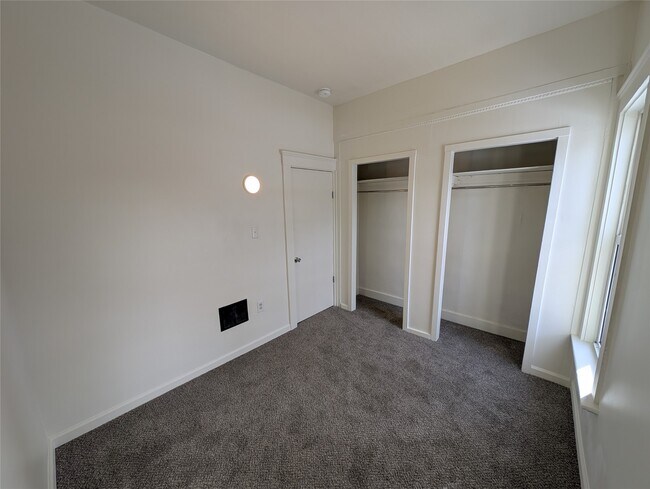 Foto del edificio - 502 E 2nd St