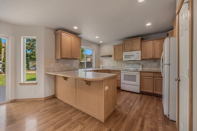 Building Photo - Montrose Community 4 bed 3 bath