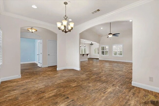 Building Photo - Charming NW Home with 3-Car Garage in Desirable Neighborhood