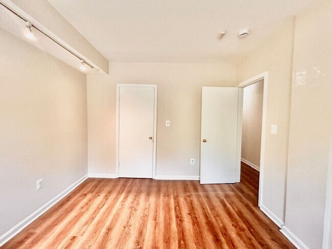 Foto del edificio - 1244 C St SE