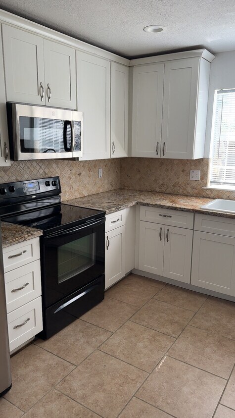 Foto del edificio - 924 Sutherland Dr