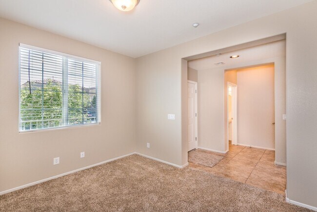 Foto del edificio - Immaculate 2 Story, 4 Bedroom in Centennial Hills!
