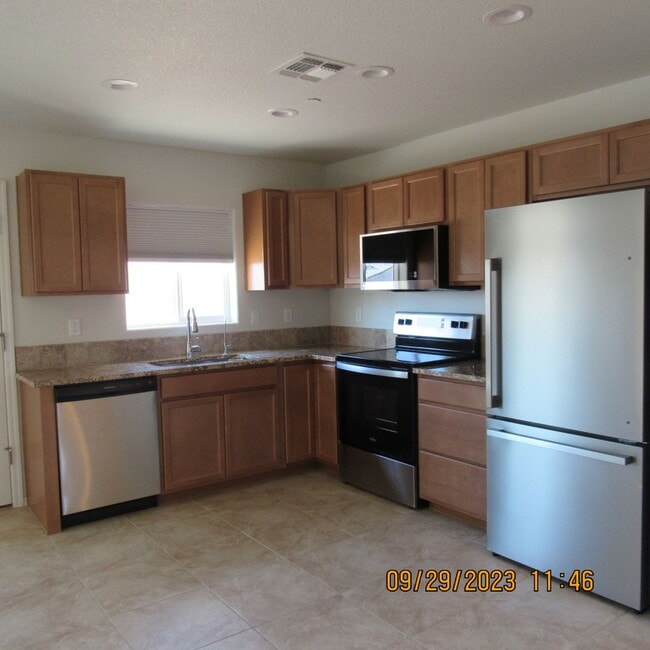Building Photo - 2495 Palisades Dr