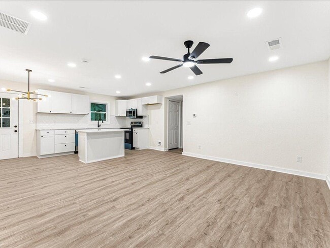 Foto del edificio - 5794 Pinecrest Rd SW