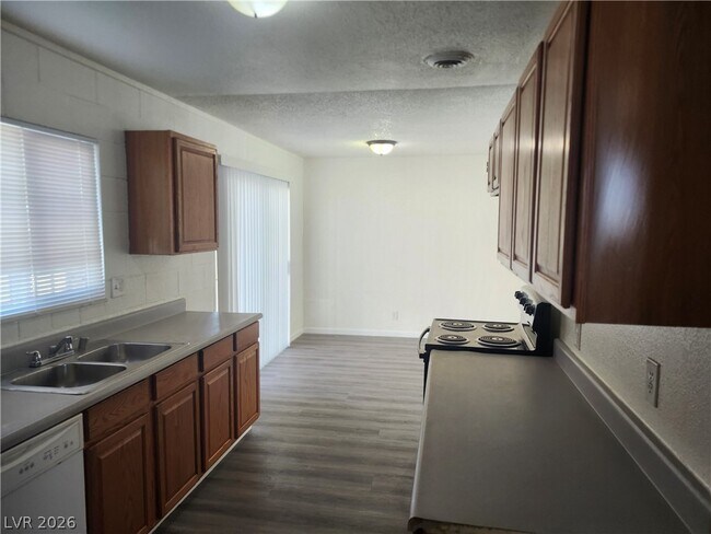 Foto del edificio - 2700 E Basswood Ave