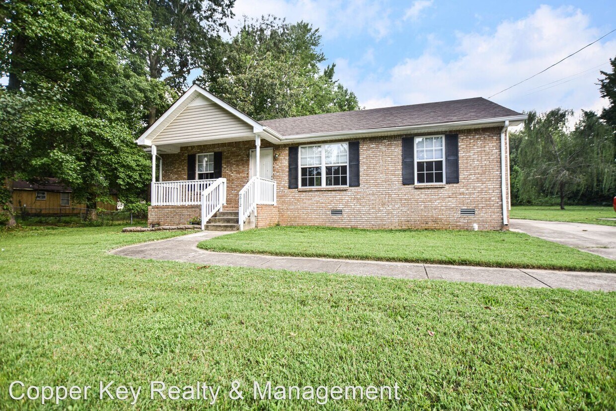 Foto principal - 3 br, 2 bath House - 612 Chestnut Ridge Drive