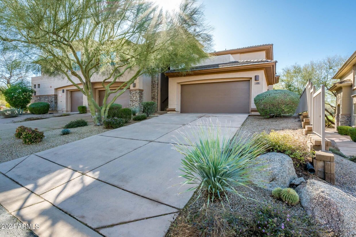 Foto principal - 10260 E White Feather Ln