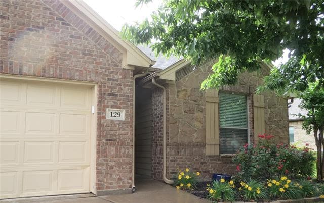 Primary Photo - 129 Sierra Dr