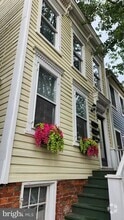 Building Photo - 905 Duke St