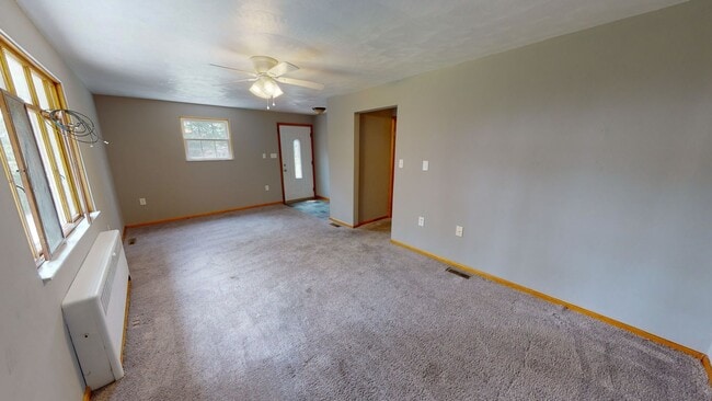 Building Photo - 2 Bedroom Home For Rent in Greensburg
