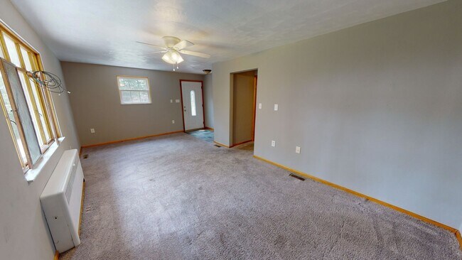 Foto del edificio - 2-Bedroom Single-Family Home with Garage and Spacious Yard in Unity Township