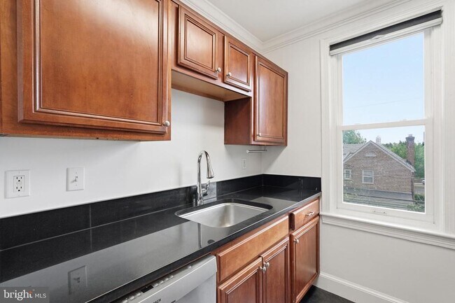 Foto del edificio - 906 S Washington St