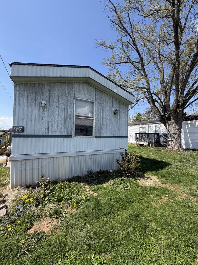 Foto del edificio - 97 Connector Rd