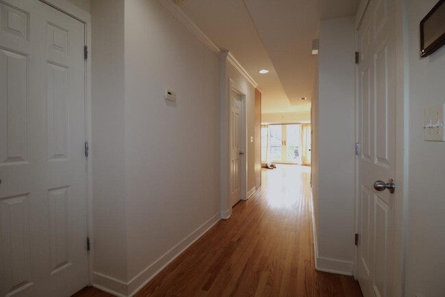 Building Photo - 2 bedroom in Chicago IL 60622