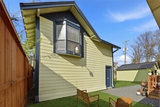 Building Photo - 1516 Bonnie Brae St