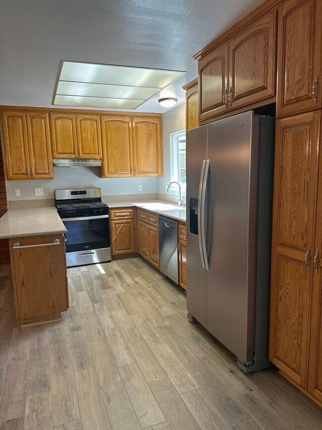 Foto del edificio - Prestigious Newhall Cul-de-Sac Home – Single Story 3 Bedroom + 2 Bath!