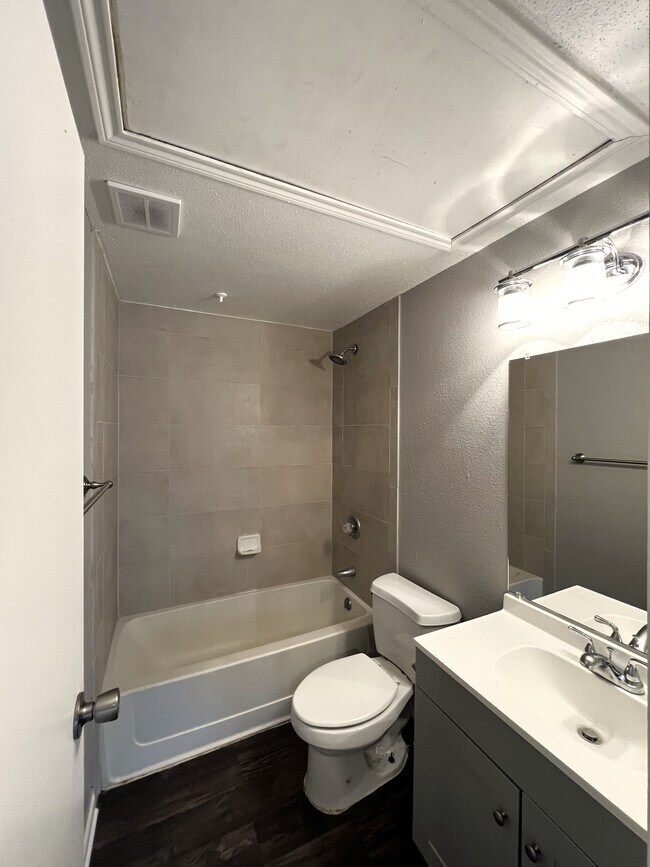 Baño - 8800 Westplace Dr