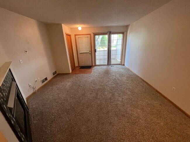 Foto del edificio - Spacious 3BR/1.5BA Townhome with Attached ...