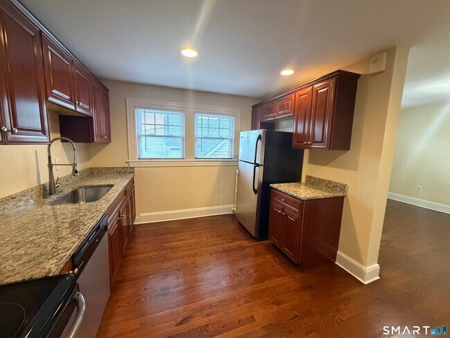 Foto del edificio - 786 Farmington Ave