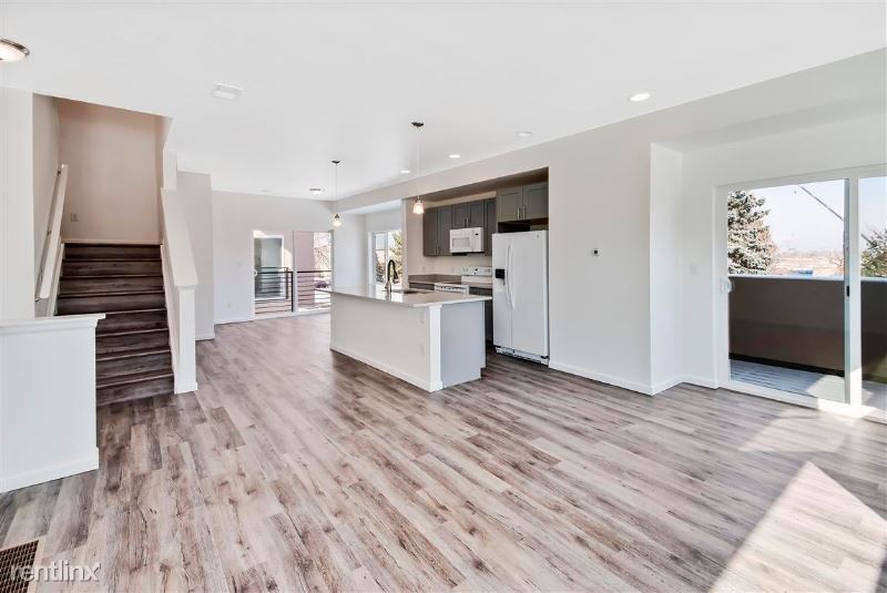 Primary Photo - 4 br, 4 bath Apartment - 5070 E Donald Ave